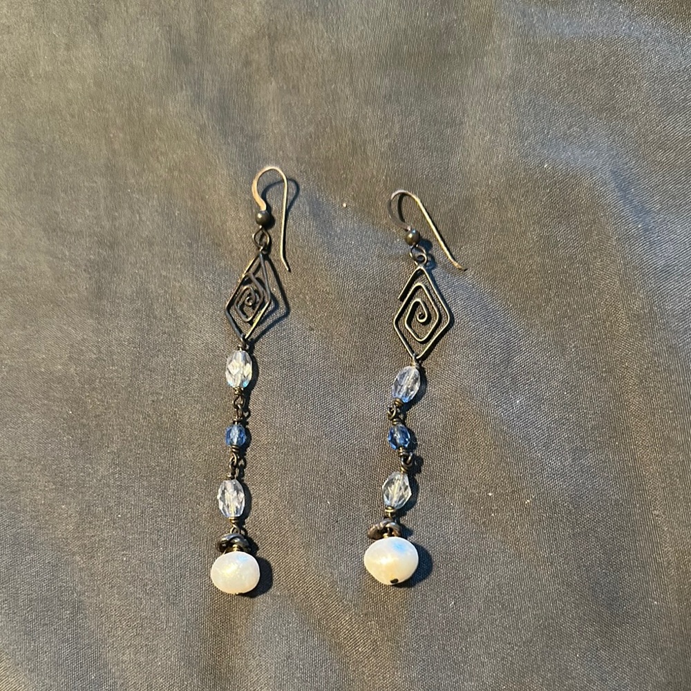 💜5 for $25 Silver and Blue Dangle Earrings with Geometric Design